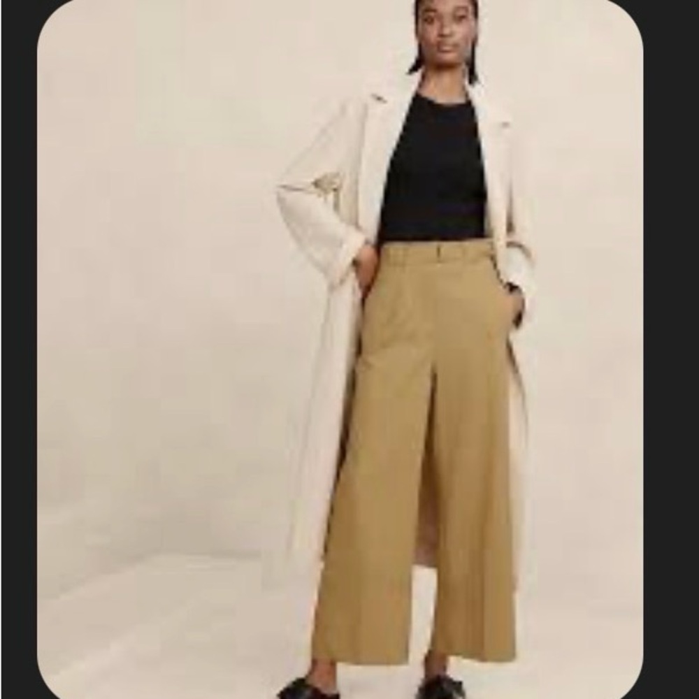 Banana Republic Oceanside Wide-Leg Pants.  Camel. 10P.